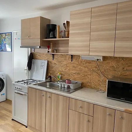 아파트 Apartma Confine